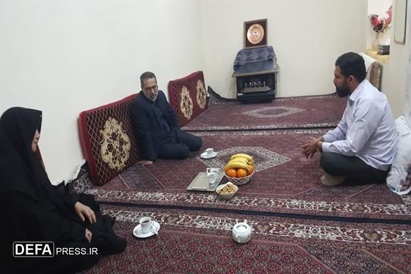 دیدار مدیرکل بنیاد شهید زنجان با والدین دو تن از شهدا