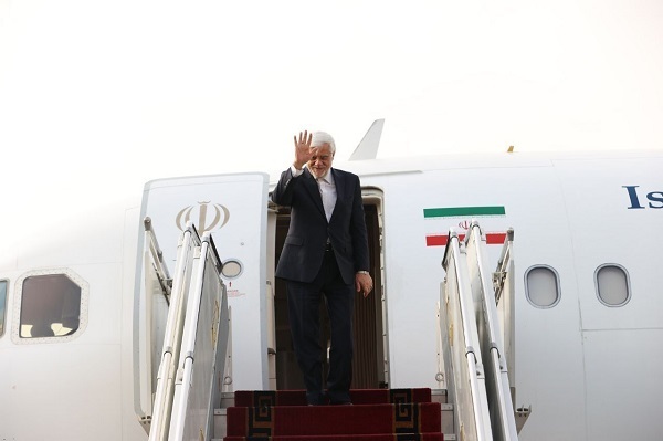 فیلم/ گفتگوی خبری معاون اول رئیس جمهور در بدو ورود به فرودگاه بین المللی تبریز