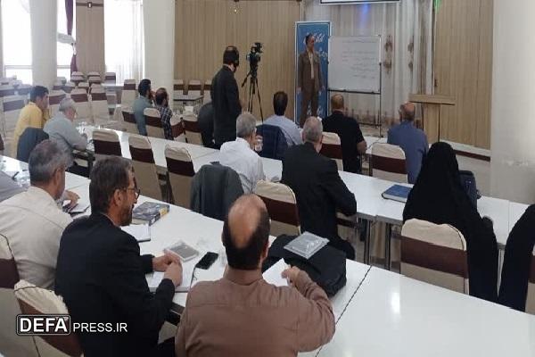 کارگاه آموزشی ویراستاران و ارزیابان دانشنامه دفاع مقدس در خرم آباد برگزار شد