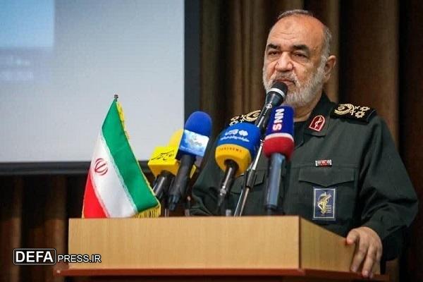 سرلشکر سلامی: اتحاد و همدلی رمز پیروزی بر مشکلات/ افزایش قدرت ایران در برابر چالش‌های جهانی/ محاسبات غلط، دشمن را به شکست نزدیک‌تر می‌کند/ اعتراف دشمن به قدرت انصارالله