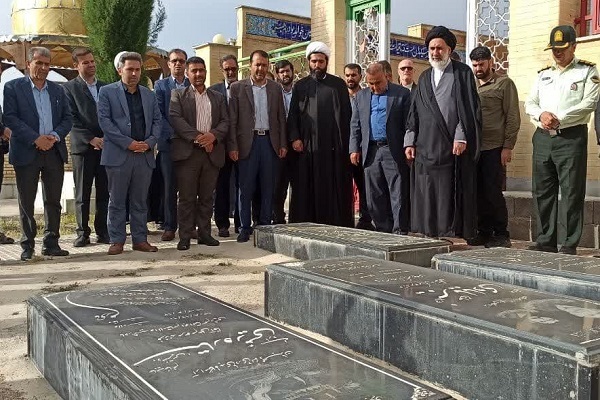 حضور نماینده ولی فقیه در استان چهارمحال و بختیاری در گلزار شهدای شهرستان اردل