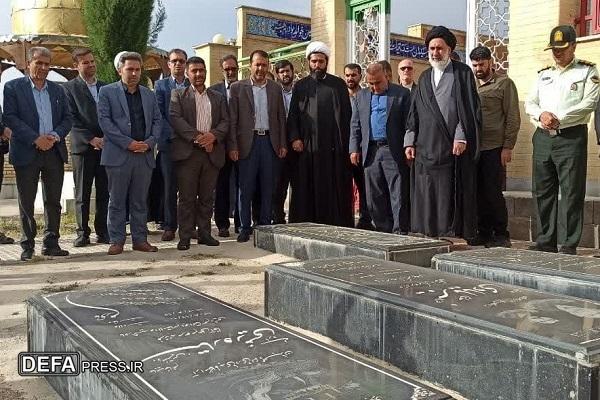 حضور نماینده ولی فقیه در استان چهارمحال و بختیاری در گلزار شهدای شهرستان اردل