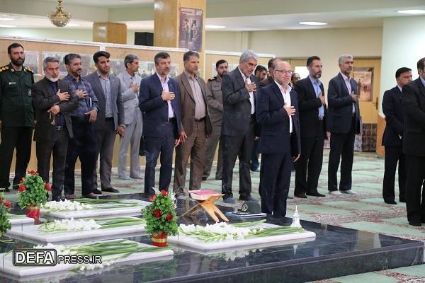 تصاویر/ حضور شرکت‌ کنندگان کنگره «ادبیات پایداری» در حرم شهدای گمنام دانشگاه باهنر کرمان