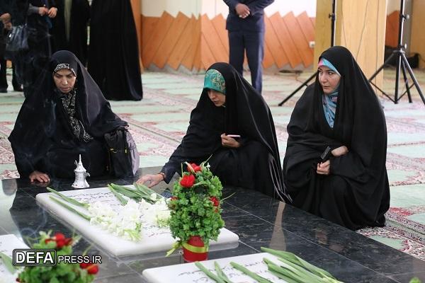 تصاویر/ حضور شرکت‌ کنندگان کنگره «ادبیات پایداری» در حرم شهدای گمنام دانشگاه باهنر کرمان