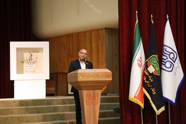 کنگره ادبیات پایداری نمادی از ارتباط دانشگاه با جامعه