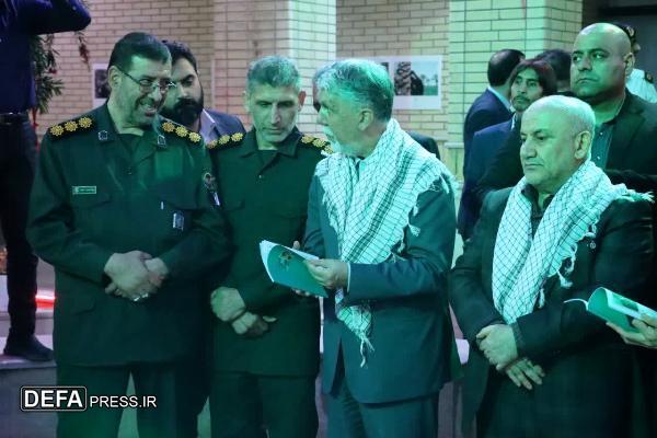 اهدای کتاب «خدا او را دوست دارد» به وزیر فرهنگ و ارشاد اسلامی+ تصاویر