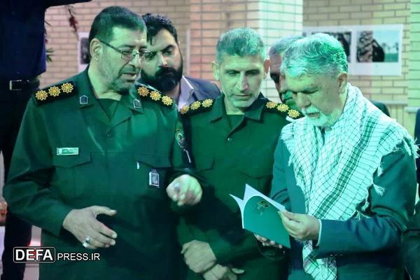 اهدای کتاب «خدا او را دوست دارد» به وزیر فرهنگ و ارشاد اسلامی+ تصاویر
