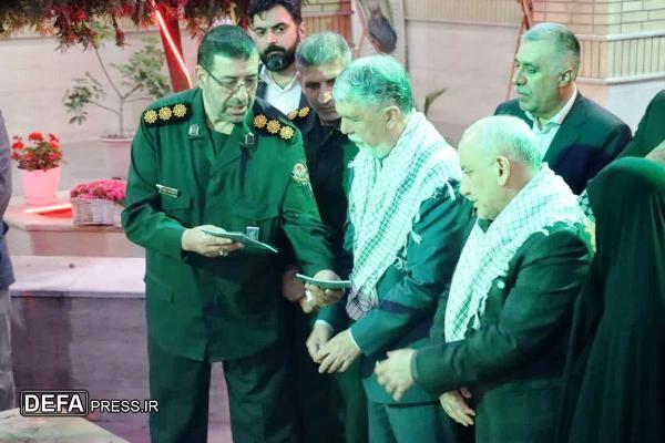 اهدای کتاب «خدا او را دوست دارد» به وزیر فرهنگ و ارشاد اسلامی+ تصاویر
