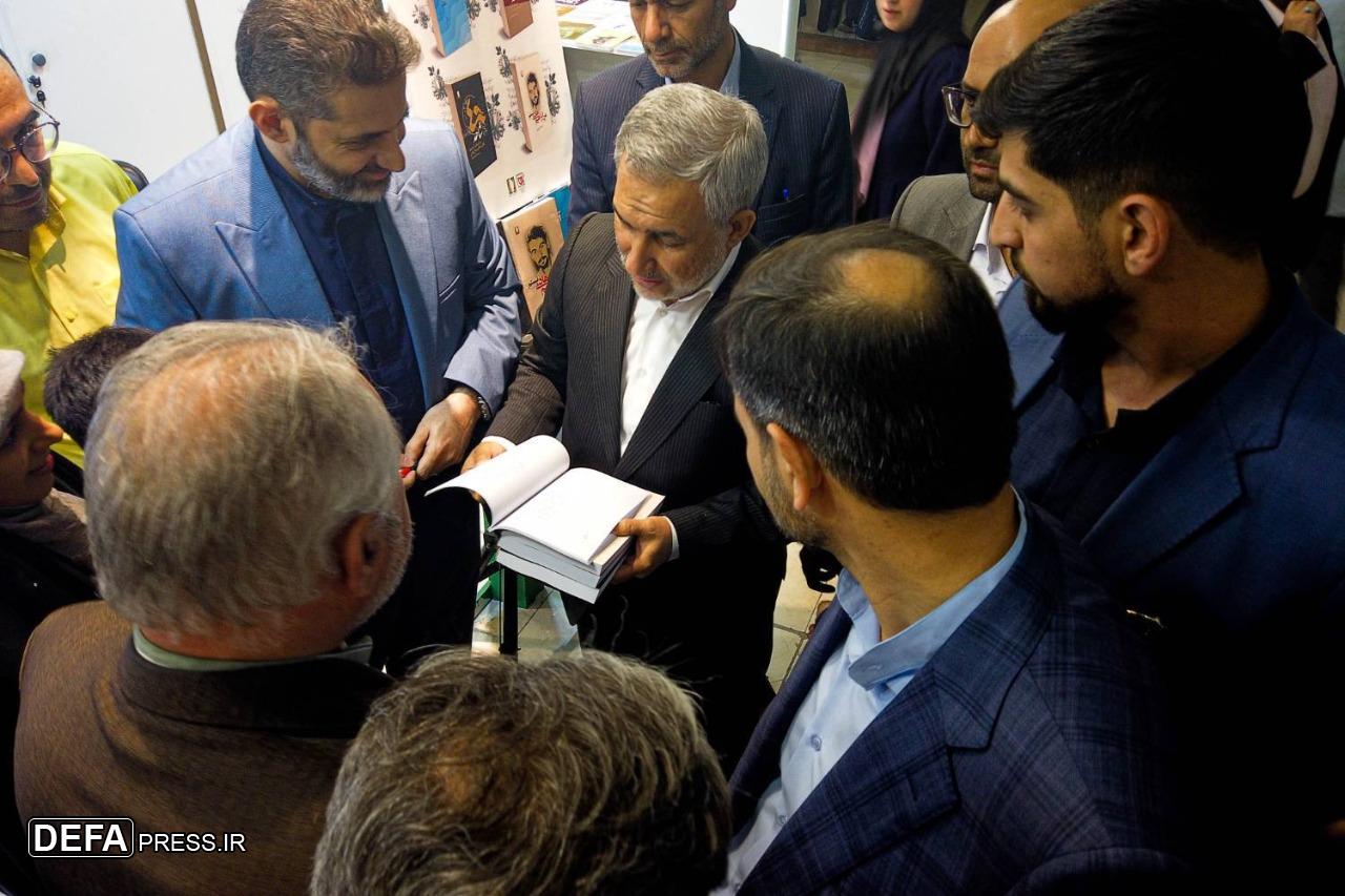 رونمایی از چهار اثر تازه انتشارات سرو با حضور معاون راهبردی و امور مجلس رئیس جمهور در نمایشگاه کتاب تهران