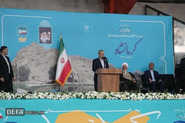 رئیس جمهور: تلاش برای زمین گیر کردن ایران خیال باطل است