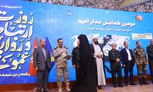 تجلیل از خبرنگار خبرگزاری دفاع مقدس در همایش  «مدار امید»