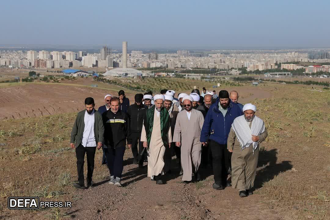 برگزاری پیاده‌روی بزرگ طلاب حوزه علمیه قزوین به یاد آزادسازی خرمشهر