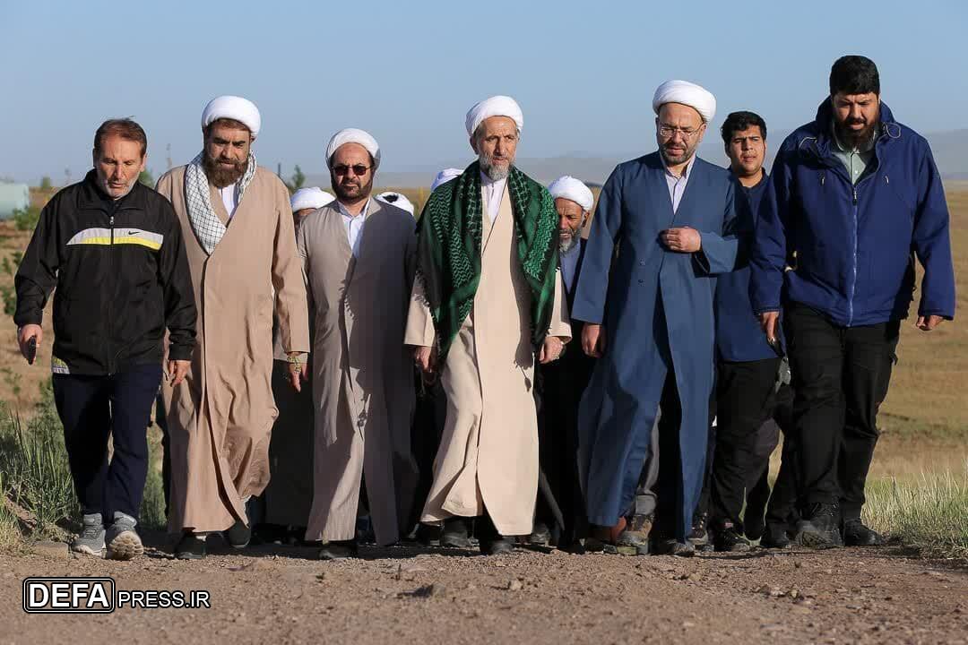برگزاری پیاده‌روی بزرگ طلاب حوزه علمیه قزوین به یاد آزادسازی خرمشهر