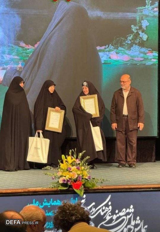 تقدیر از مادران شهدا در اولین همایش ملی هوش مصنوعی، فرهنگ و رسانه