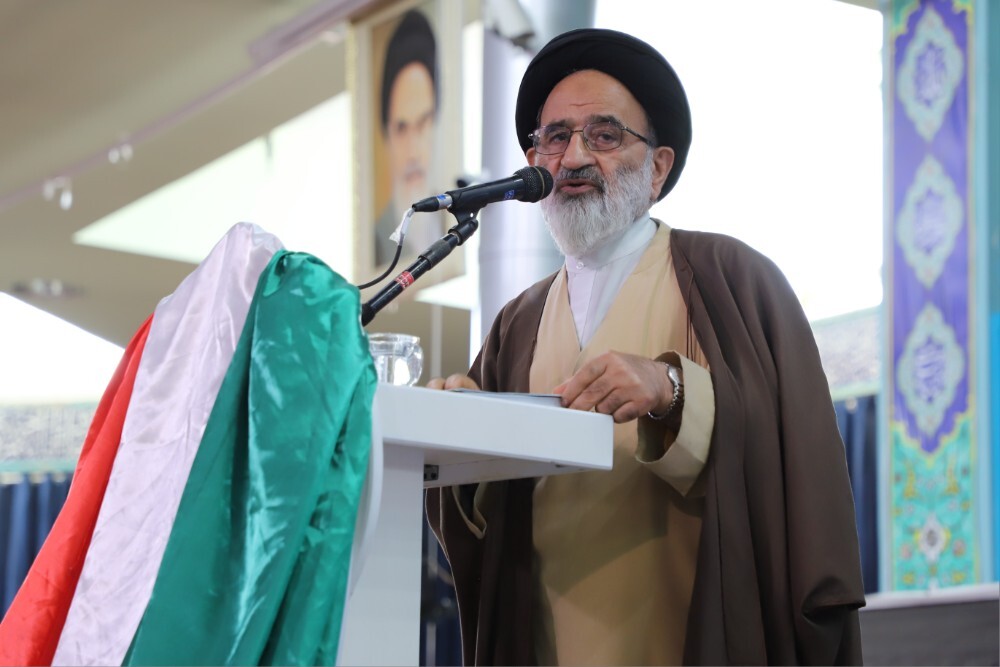 مشاور مقام معظم رهبری: شهید رئیسی خدمت به مردم را عبادت می‌دانست