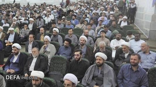 ادای احترام طلاب غیرایرانی به رئیس جمهور شهید در قم
