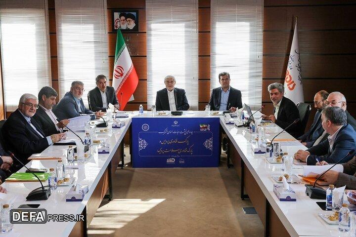 عارف: اشتباه راهبردی در حوزه میکروالکترونیک مرتکب شدیم