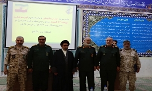 تجلیل فرمانده قرارگاه کربلا در جنوب کشور از سردار حکمتیان + تصاویر