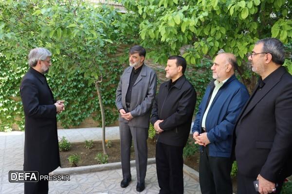 بازدید سردار کارگر و سردار رادان از منزل رهبر معظم انقلاب اسلامی در مشهد