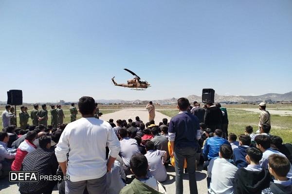 بازدید بیش از ۲۰۰۰ دانش‌آموز مشهدی از نمایشگاه «شوق پرواز» در پایگاه هوانیروز مشهد 