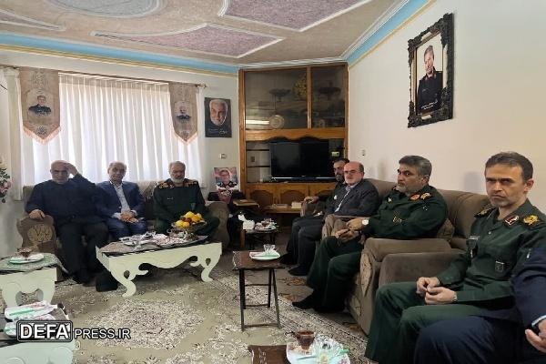 دیدار جانشین فرمانده‌کل سپاه با خانواده شهید حق‌بین