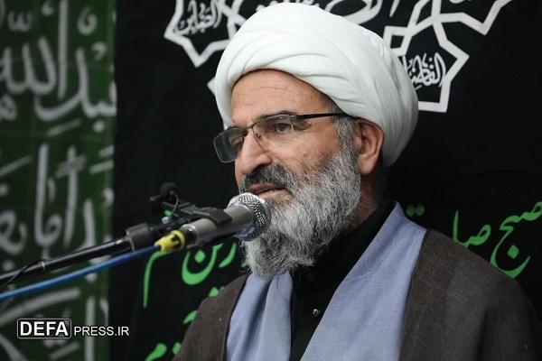 برای مقابله با هجوم دشمنان باید بر روی تولید سرمایه‌گذاری کنیم