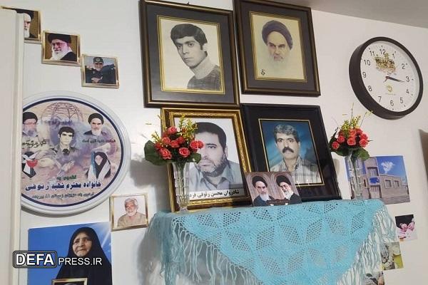 بازدید کارکنان پایگاه هوانیروز مشهد از «خانه‌موزه» اولین شهید هوانیروز ارتش+ تصاویر