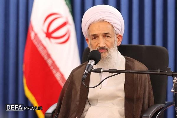 آیت الله محمدی لائینی: سطح معیشتی کارگران را به حد کفایت برسانیم