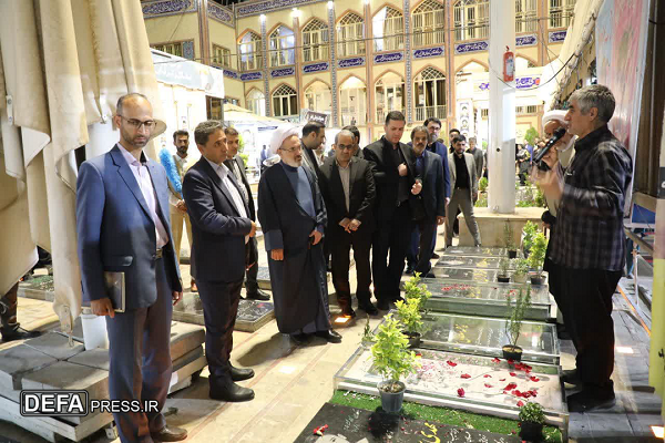 ادای احترام مسؤولان دادستانی کل کشور به مقام شامخ شهدای کرمان+تصاویر