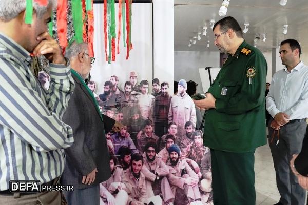 بازدید مدیرکل حفظ آثار دفاع مقدس مازندران از نمایشگاه عکس «چمدان قرمز» + تصاویر