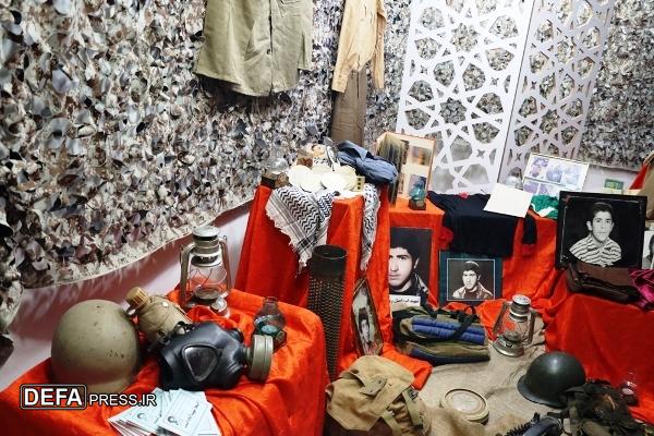 بازدید مدیرکل حفظ آثار دفاع مقدس مازندران از نمایشگاه عکس «چمدان قرمز» + تصاویر