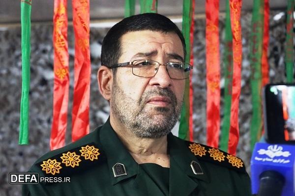 بازدید مدیرکل حفظ آثار دفاع مقدس مازندران از نمایشگاه عکس «چمدان قرمز» + تصاویر