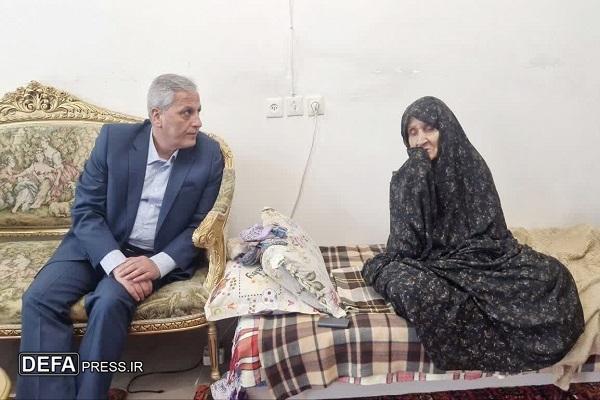 دیدار مدیرکل بنیاد شهید آذربایجان‌شرقی با 5 عضو جامعه ایثارگری در تبریز