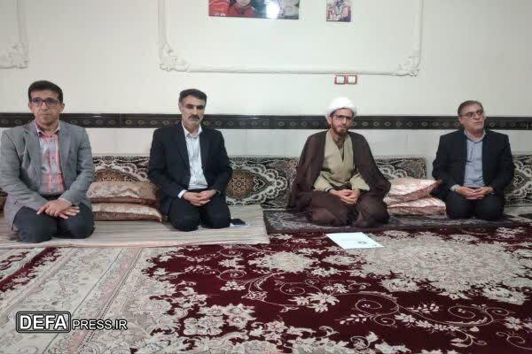 دیدار مدیرکل بنیاد شهید لرستان با خانواده شهیدان حسنوند و نادرزاده+ عکس