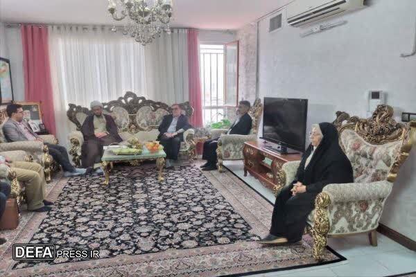 دیدار مدیرکل بنیاد شهید لرستان با خانواده شهیدان حسنوند و نادرزاده+ عکس