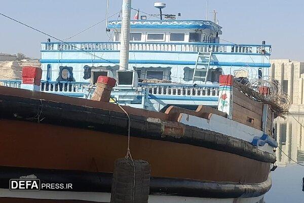 توقیف یک فروند شناور حامل ۴۰۱ هزار لیتر سوخت قاچاق در آب‌های خلیج فارس