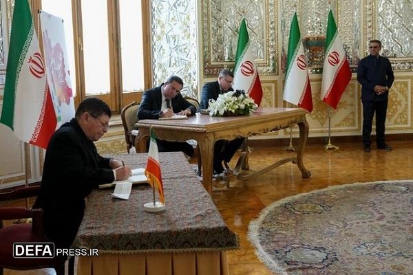 ادای احترام سفرا و نمایندگی‌های خارجی به قربانیان حادثه بندر شهید رجایی