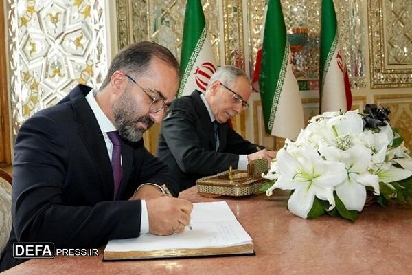 ادای احترام سفرا و نمایندگی‌های خارجی به قربانیان حادثه بندر شهید رجایی