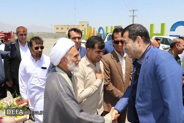 ادای احترام وزیر ورزش و جوانان به شهدای قلعه گنج