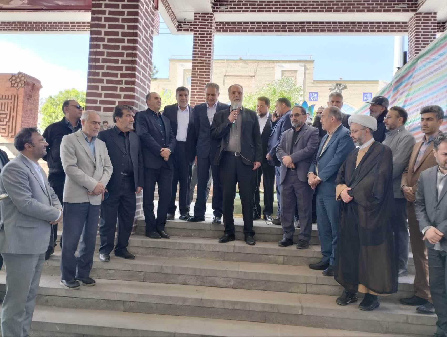 تصاویر/ ادای احترام اعضای شورای اسلامی کلانشهر تبریز به مقام شهدا