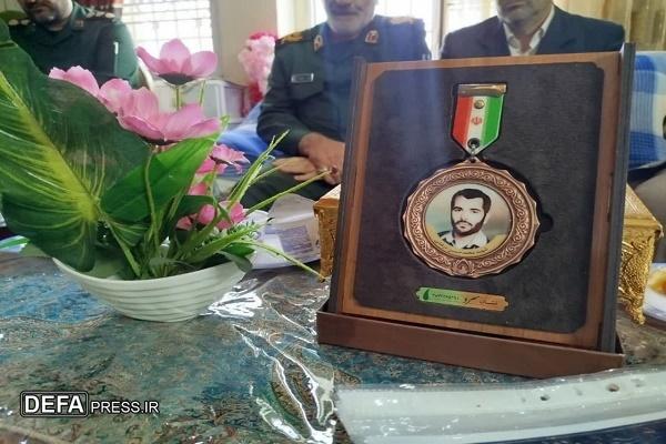 دیدار جمعی از مسئولان همدان با خانواده شهید «درفشی» + تصاویر