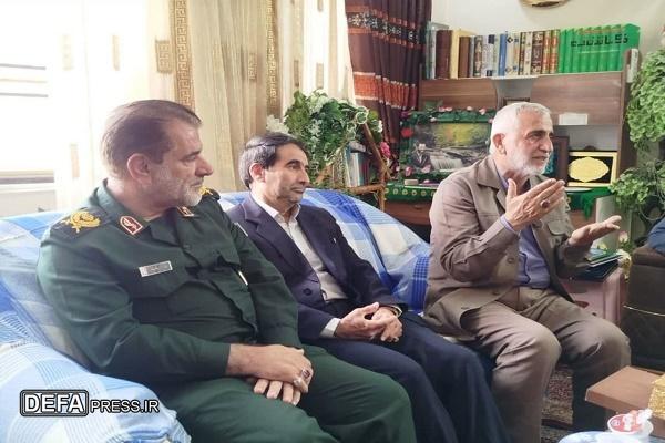 دیدار جمعی از مسئولان همدان با خانواده شهید «درفشی» + تصاویر
