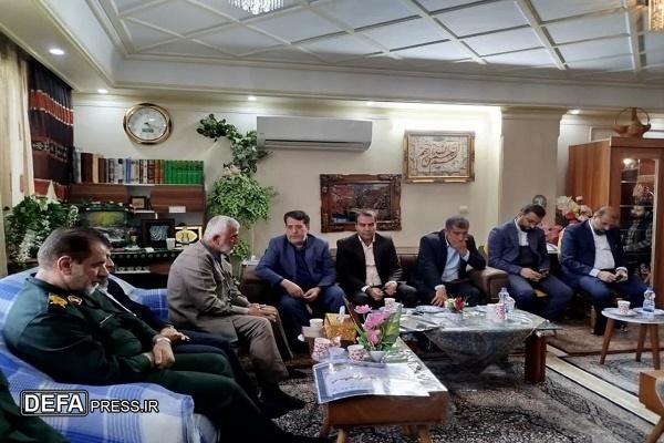 دیدار جمعی از مسئولان همدان با خانواده شهید «درفشی» + تصاویر