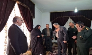 تجلیل از خانواده‌های معظم شهدای کارگر در یاسوج + تصاویر
