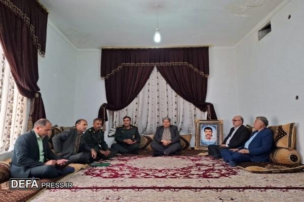تجلیل از خانواده‌های معظم شهدای کارگر در یاسوج+ تصاویر