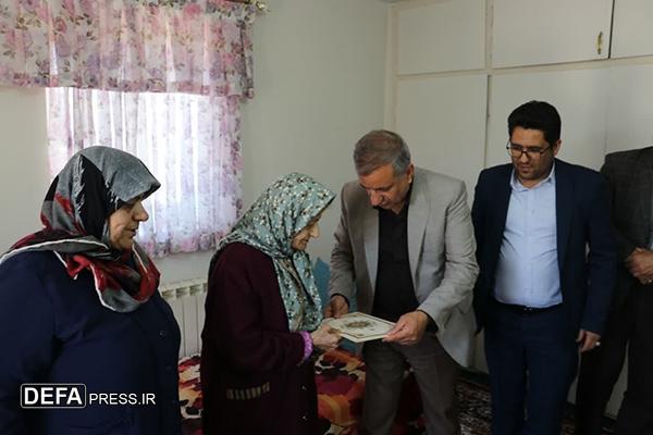 فرماندار طالقان با خانواده شهید مفقودالاثر حسین عقبائی دیدار کرد