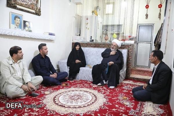 دیدار شهردار و اعضای شورای شهر زنجان با مادر شهید «خانی»