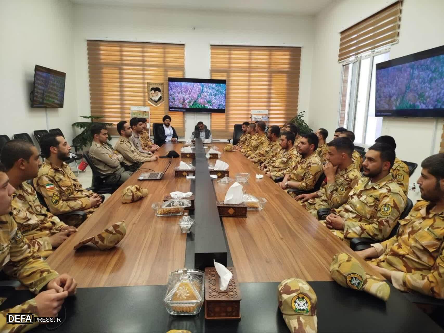 برنامه «نهضت خاطره‌گویی» سربازان صنایع شهید شفیع زاده در قزوین برگزار شد