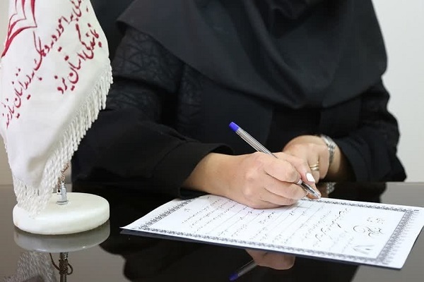 ادای نذر بانوی یزدی/ آزادی زندانی با فروش دستبند طلا