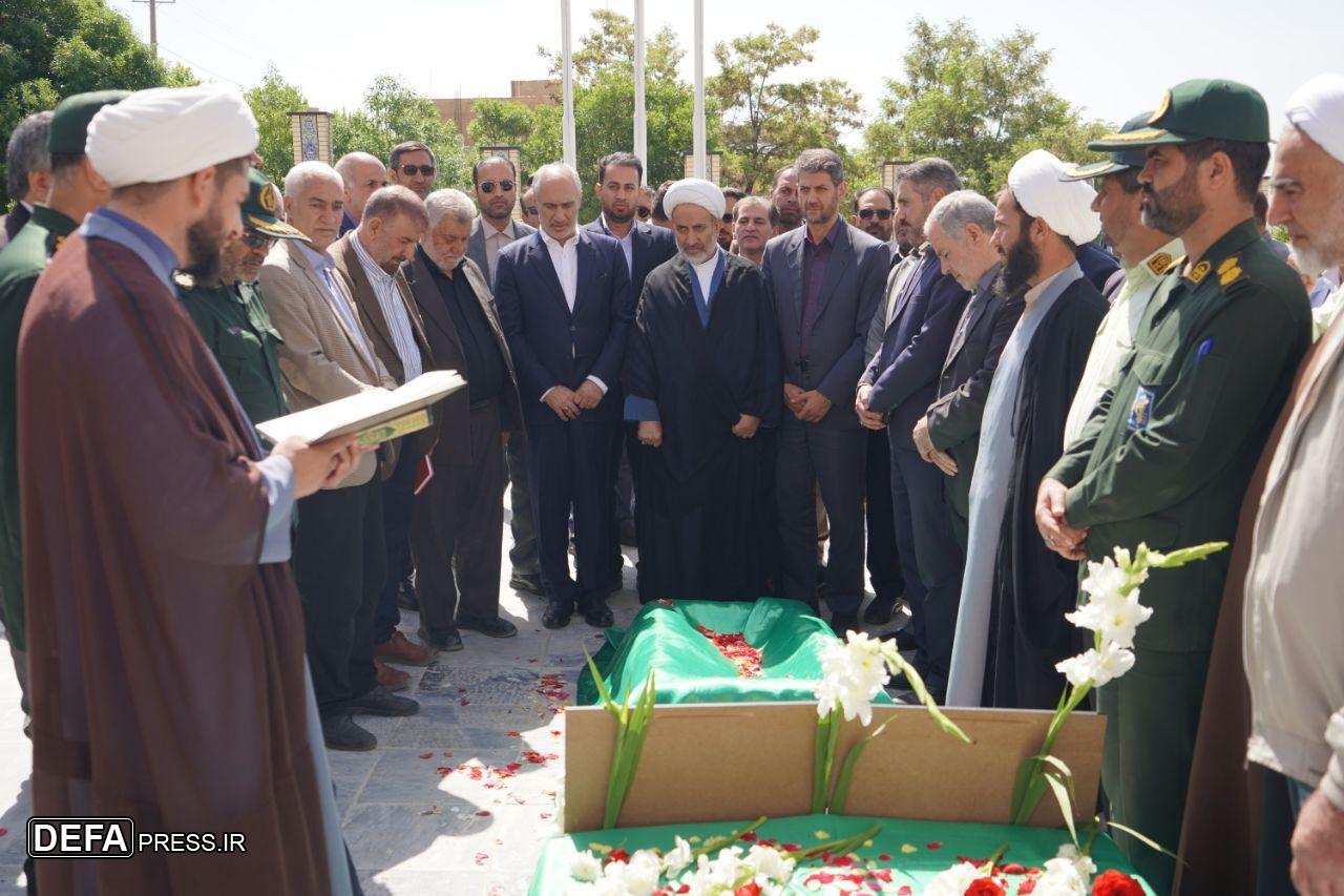 رونمایی از یادمان شهید سیدمهدی موسوی در گلزار شهدای فریدونشهر